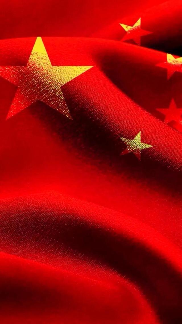 小里帮忙|保洁车疑似剐蹭奔驰车，车主要求修好遭物业拒绝