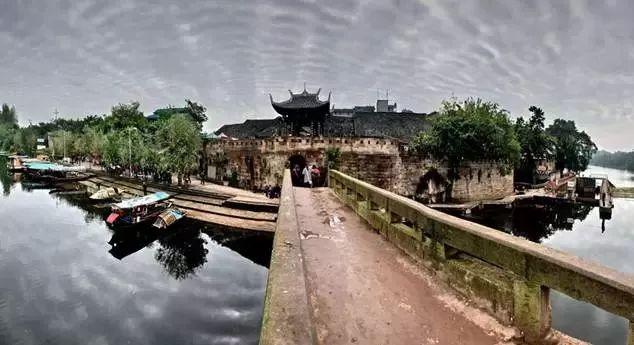 何朝晖走访调研湘江新区战略性新兴产业企业