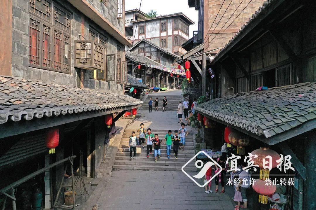 小米14 Ultra渲染图曝光:取消流线型隆起 一体性更强